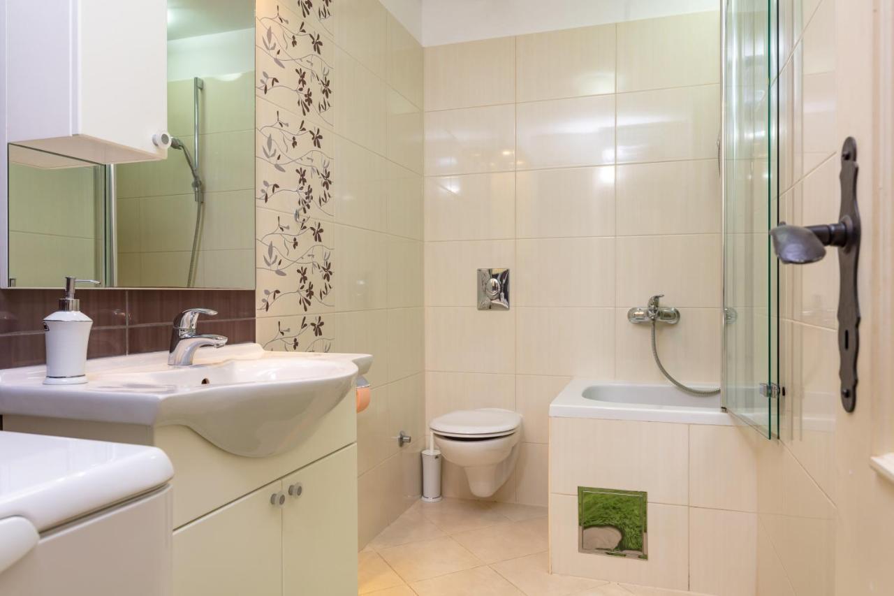 Villa Mama - Traditional Apartments In Omis, Free Parking Buitenkant foto