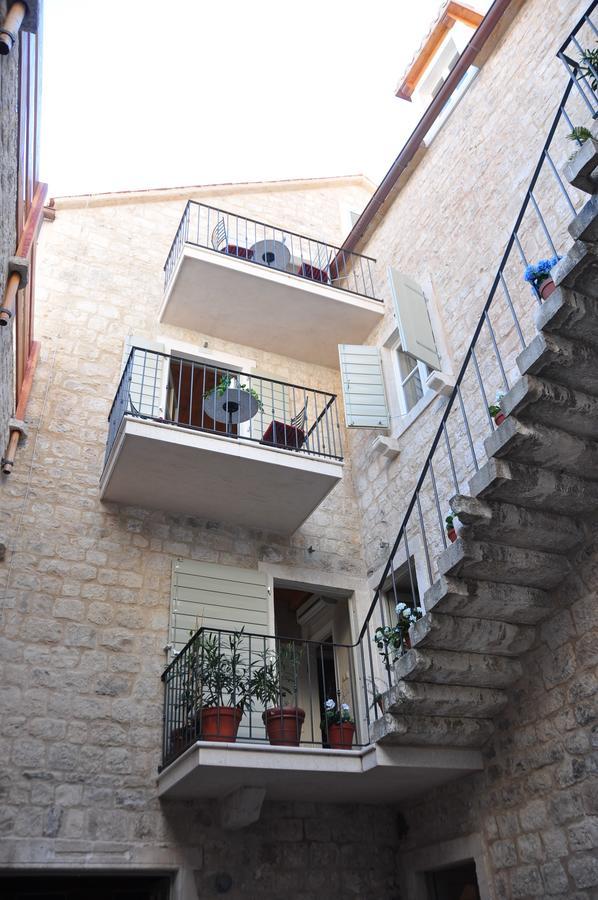 Villa Mama - Traditional Apartments In Omis, Free Parking Buitenkant foto