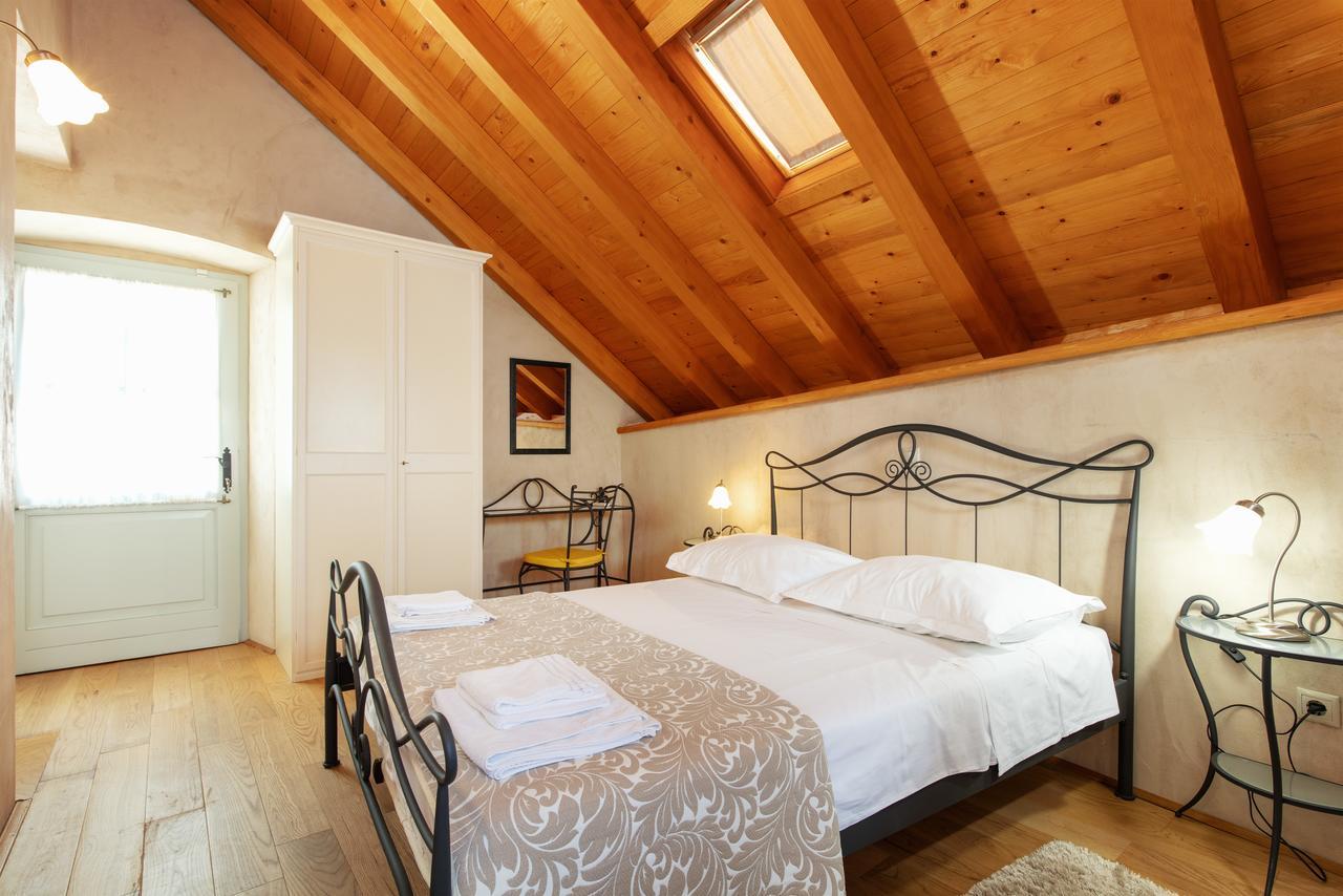 Villa Mama - Traditional Apartments In Omis, Free Parking Buitenkant foto