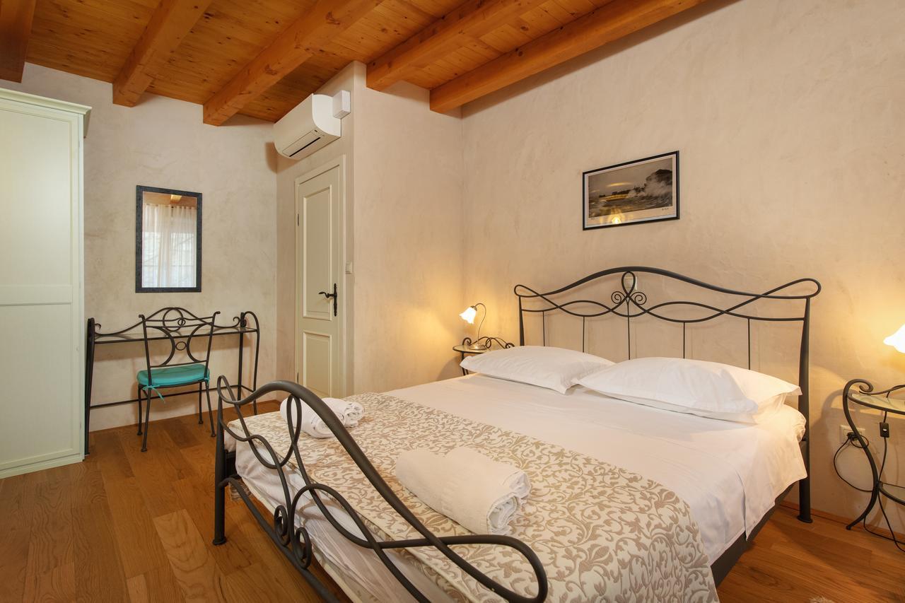 Villa Mama - Traditional Apartments In Omis, Free Parking Buitenkant foto