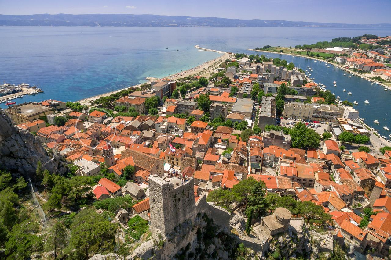 Villa Mama - Traditional Apartments In Omis, Free Parking Buitenkant foto